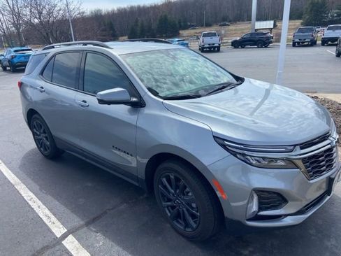 Used 2023 Chevrolet Equinox RS image 2