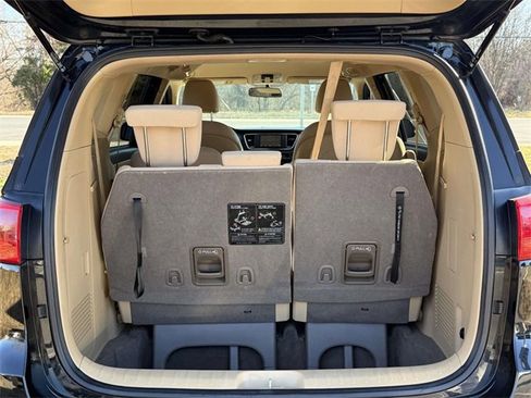 Used 2017 Kia Sedona LX image 15