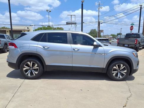 Used 2024 Volkswagen Atlas Cross Sport SE FWD image 9