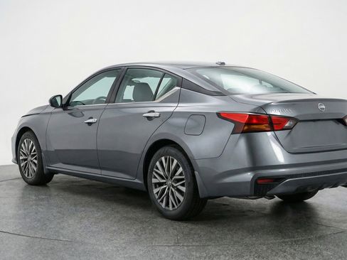Used 2025 Nissan Altima 2.5 SV image 6