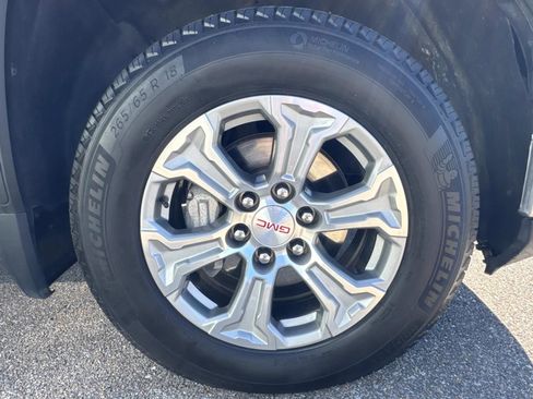 Used 2025 GMC Sierra 1500 SLT image 4