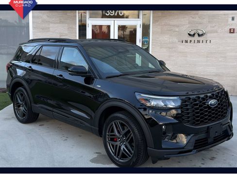 Used 2025 Ford Explorer ST-Line w/ ST-Line Street Pack image 1