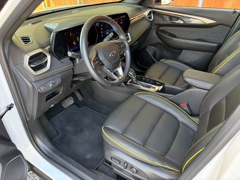 Used 2024 Chevrolet TrailBlazer ACTIV w/ Convenience Package image 2