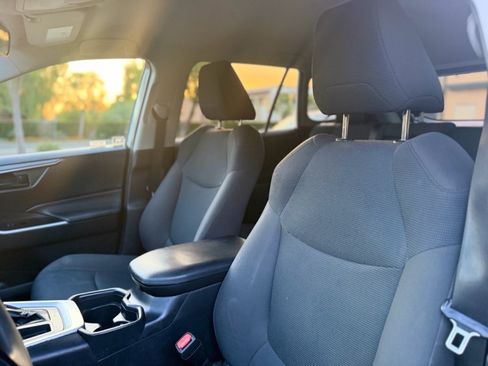 Used 2019 Toyota RAV4 LE w/ Carpet Mat Package FWD image 10