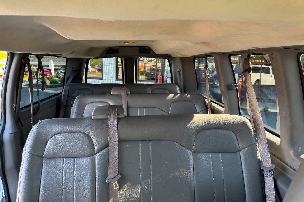Used 2018 Chevrolet Express 2500 LS w/ Driver Convenience Package RWD image 14