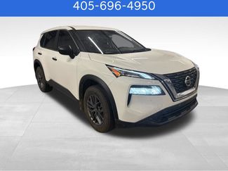 Used 2021 Nissan Rogue S FWD video 2