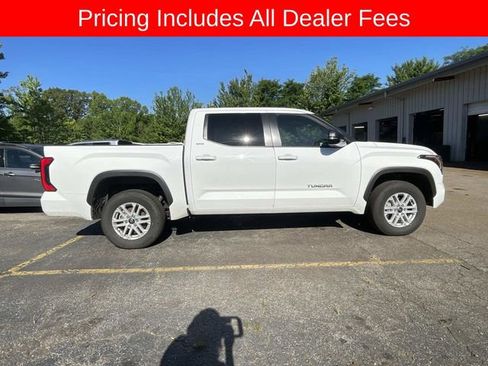 Used 2025 Toyota Tundra SR5 w/ SR5 Premium Package AWD/4WD image 11