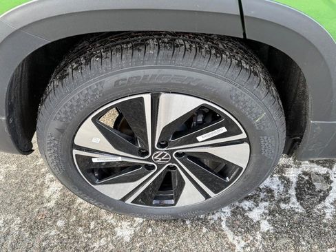 New 2026 Volkswagen Taos SE image 4