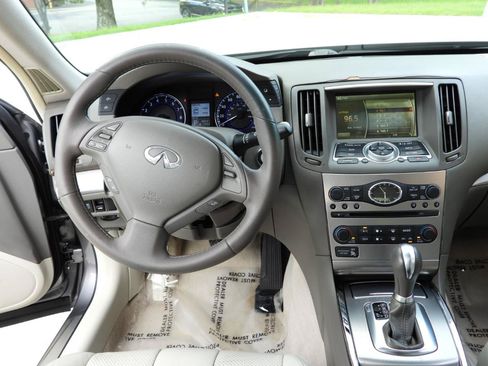 Used 2015 INFINITI Q40 w/ Moonroof Package RWD image 40
