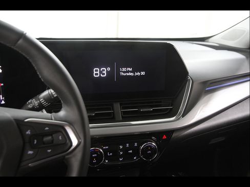 Used 2024 Chevrolet Trax LT w/ LT Convenience Package FWD image 9