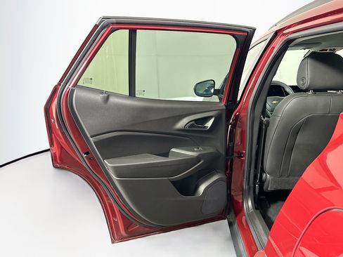 Used 2025 Chevrolet Trax LT FWD image 25