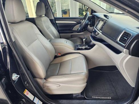 Used 2016 Toyota Highlander XLE image 19