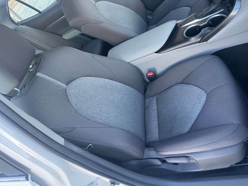 Used 2021 Toyota Camry LE image 34