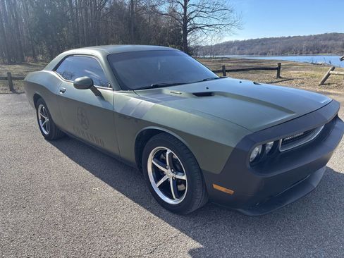 Used 2013 Dodge Challenger R/T Plus image 2
