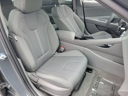 Certified 2026 Hyundai Elantra SE FWD image 19