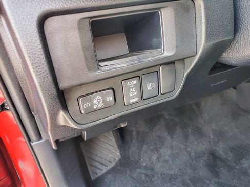 Used 2019 Toyota Tacoma TRD Sport AWD/4WD image 18