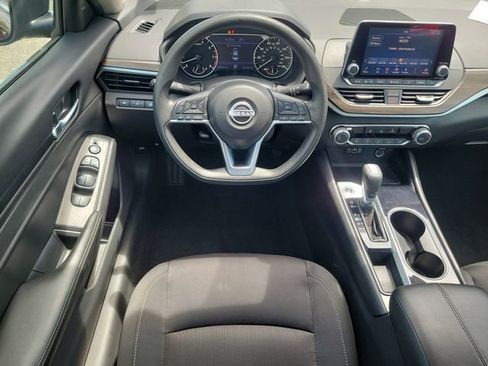 Used 2024 Nissan Altima 2.5 SV FWD image 14