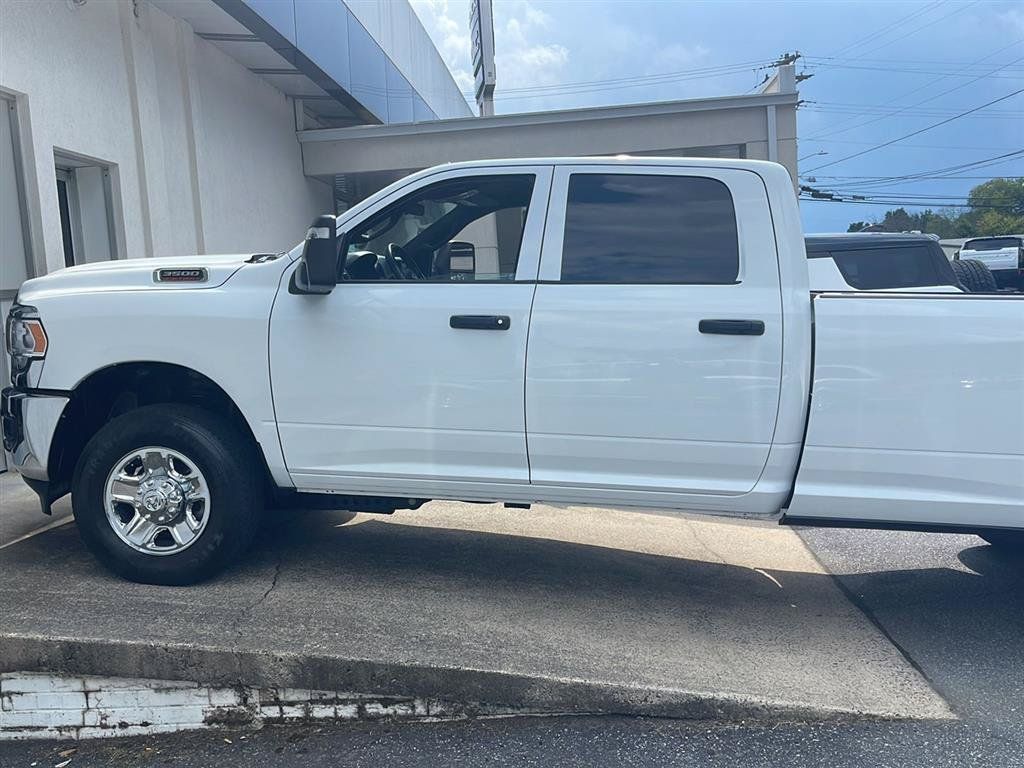Used 2024 RAM 3500 Tradesman w/ Chrome Appearance Group AWD/4WD image 2
