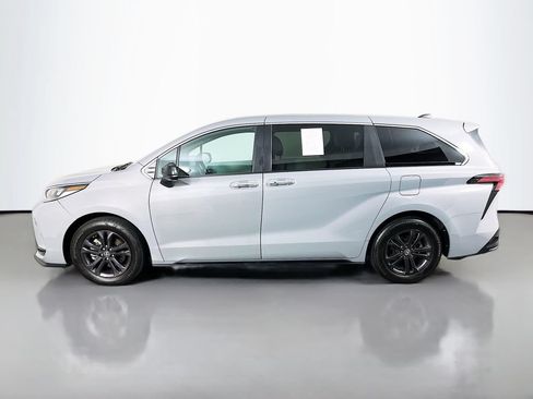 Used 2024 Toyota Sienna XSE AWD/4WD image 5