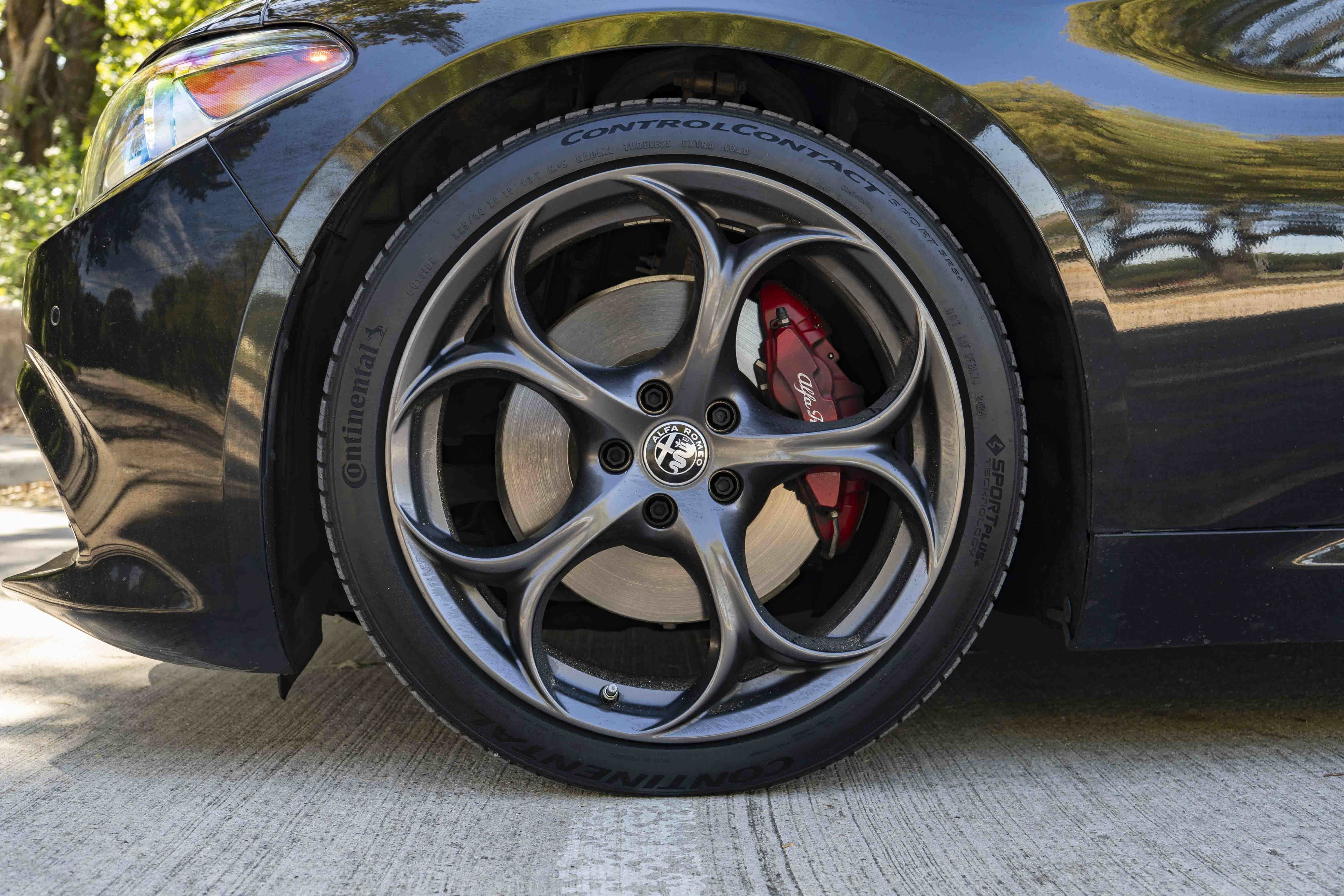 Used 2019 Alfa Romeo Giulia Ti Sport w/ Quick Order Package 22U Sport RWD image 15