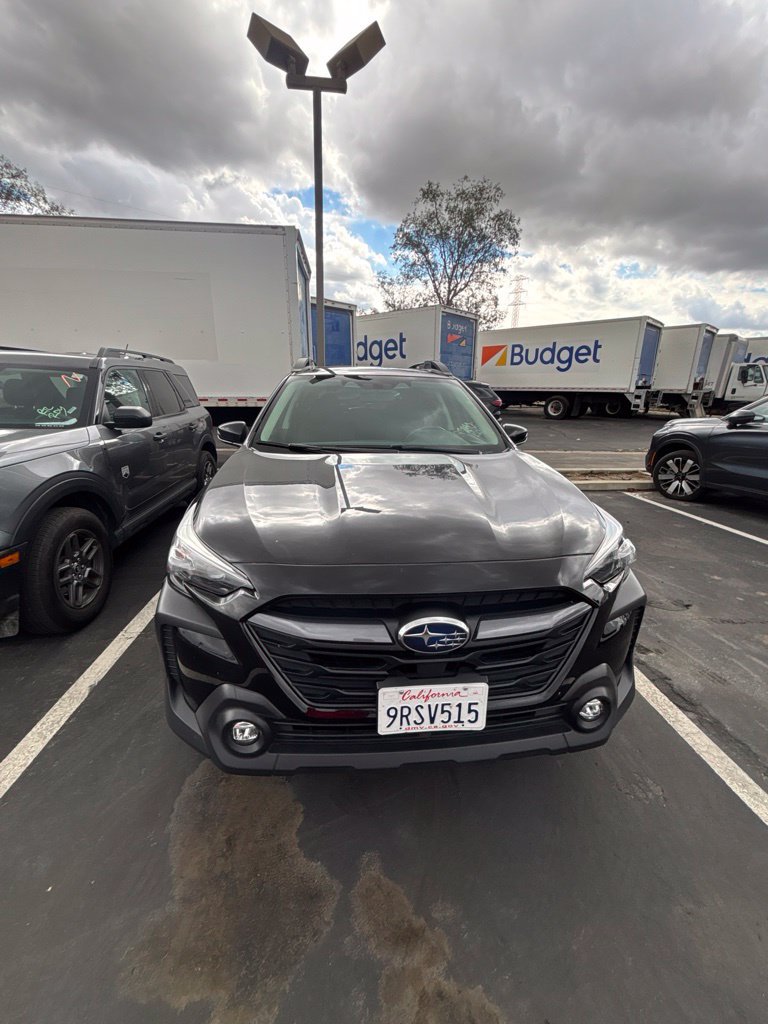 Used 2025 Subaru Outback Premium AWD/4WD image 2