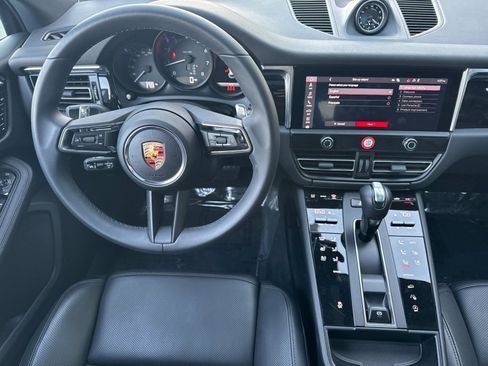 Used 2025 Porsche Macan image 14