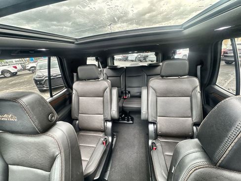 Used 2024 Chevrolet Tahoe High Country w/ Premium Package 2 AWD/4WD image 23