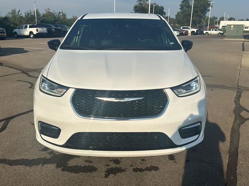Used 2025 Chrysler Pacifica Select FWD image 8