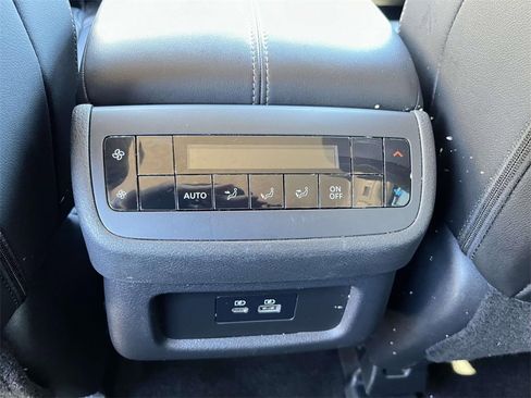 Used 2025 Nissan Pathfinder SL image 31