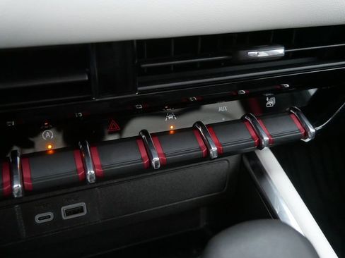 Used 2024 GMC Canyon AT4X image 28