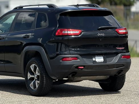 Used 2015 Jeep Cherokee Trailhawk AWD/4WD image 16