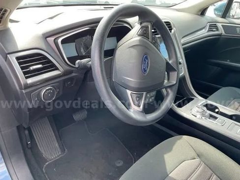Used 2019 Ford Fusion SE FWD image 16