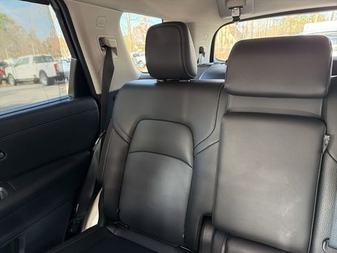 Used 2025 Nissan Pathfinder SL image 12