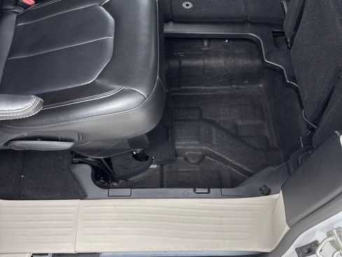 Used 2024 Chrysler Pacifica Touring-L FWD image 32