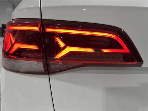 Certified 2022 Volkswagen Taos SE image 39