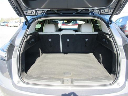 Used 2022 Buick Envision Avenir w/ Technology Package II FWD image 36