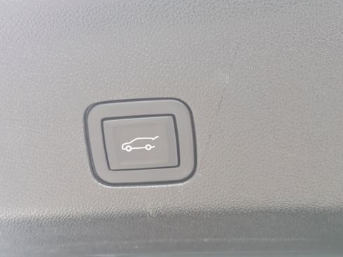 Used 2024 Chevrolet Suburban High Country image 12