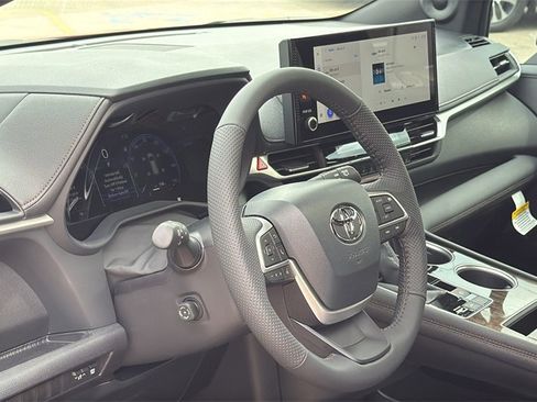 New 2026 Toyota Sienna Limited image 9