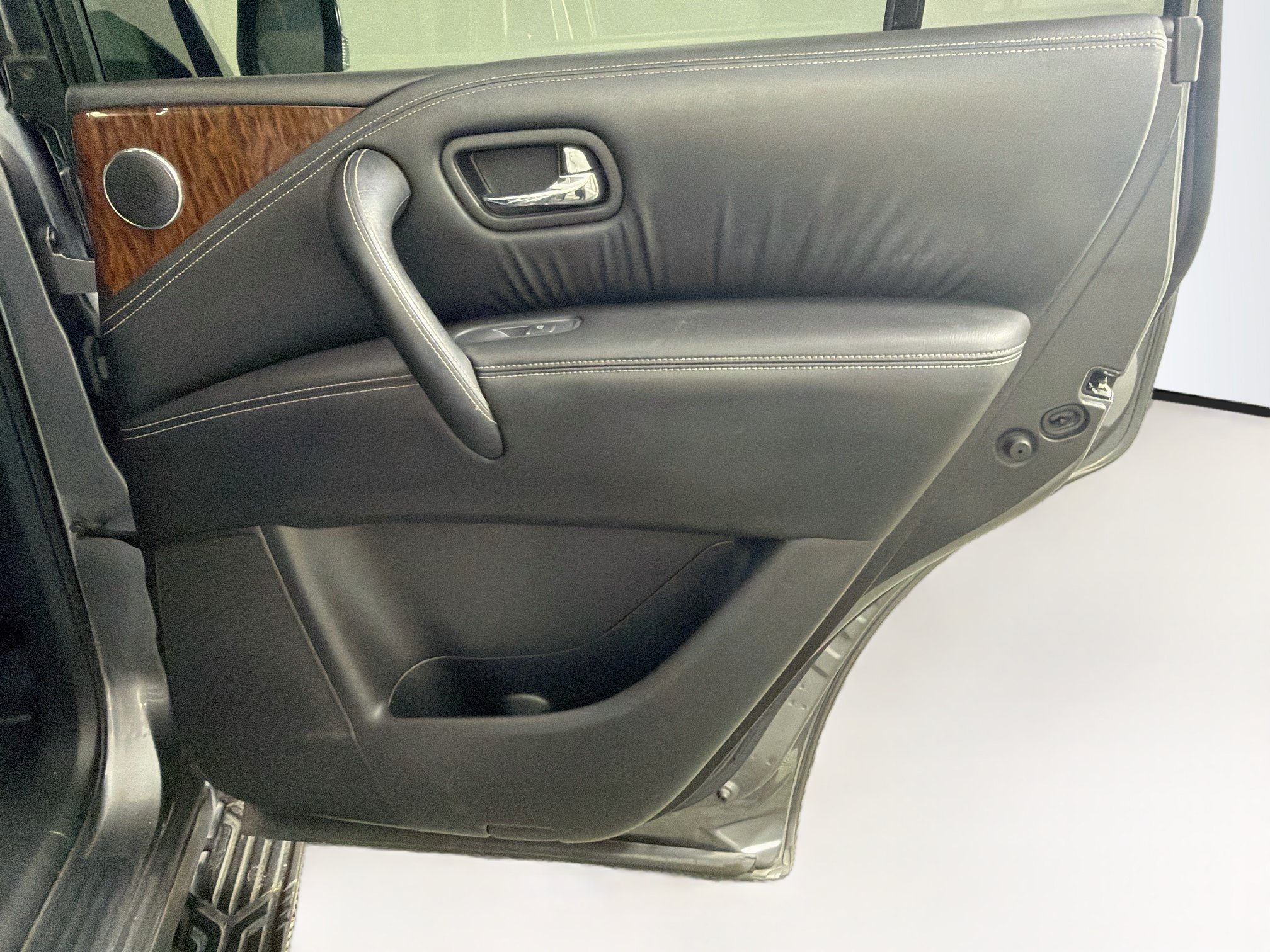 Used 2019 Nissan Armada SL w/ Premium Package RWD image 34