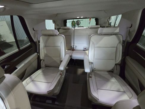 Used 2021 GMC Yukon Denali w/ Denali Premium Package image 29