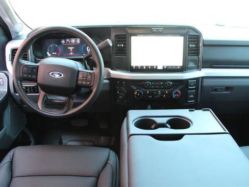 Used 2025 Ford F250 XLT w/ Black Appearance Package AWD/4WD image 18