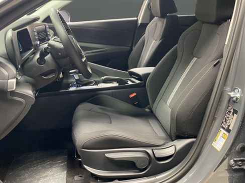 New 2026 Hyundai Elantra SE FWD image 9