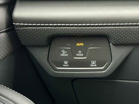 New 2024 Volkswagen Atlas Cross Sport SE FWD image 24