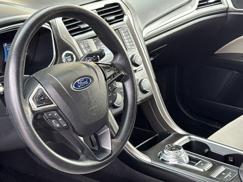Used 2018 Ford Fusion S image 17