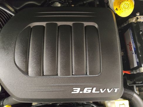 Used 2018 Dodge Grand Caravan SE FWD image 30