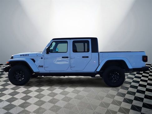 Used 2022 Jeep Gladiator Willys image 2