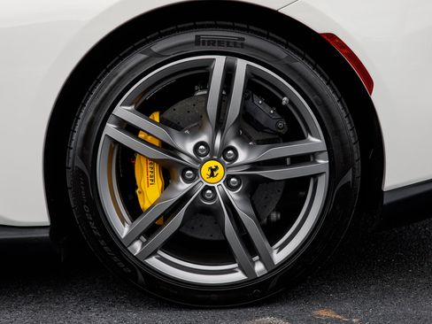 Used 2023 Ferrari Portofino M RWD image 11