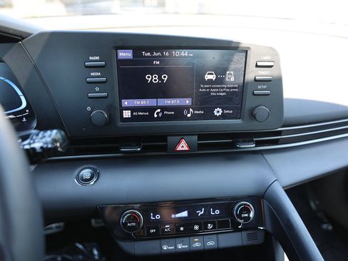 Used 2025 Hyundai Elantra Sport FWD image 19