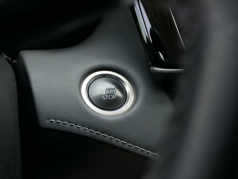 Used 2024 Toyota Highlander LE FWD image 13
