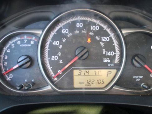 Used 2017 Toyota Yaris L image 30